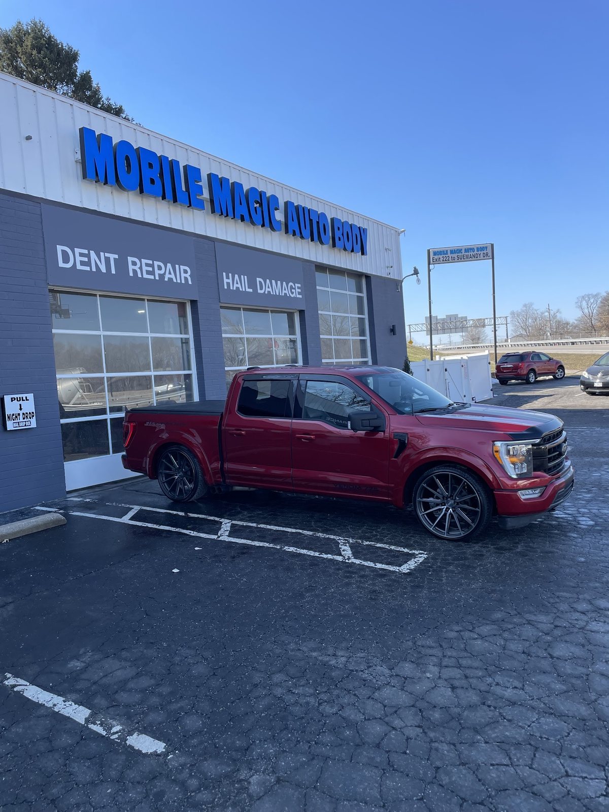 Mobile Magic Auto Body storefront in St. Peters, MO